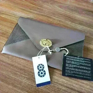 Italian Ultra Thin Leather Kisslock Close Nwts Clutch.